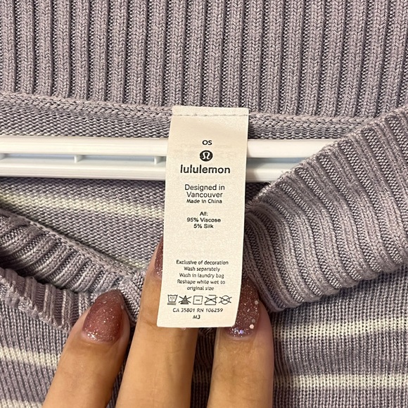 Lavender Lululemon Shawl - Picture 4 of 4